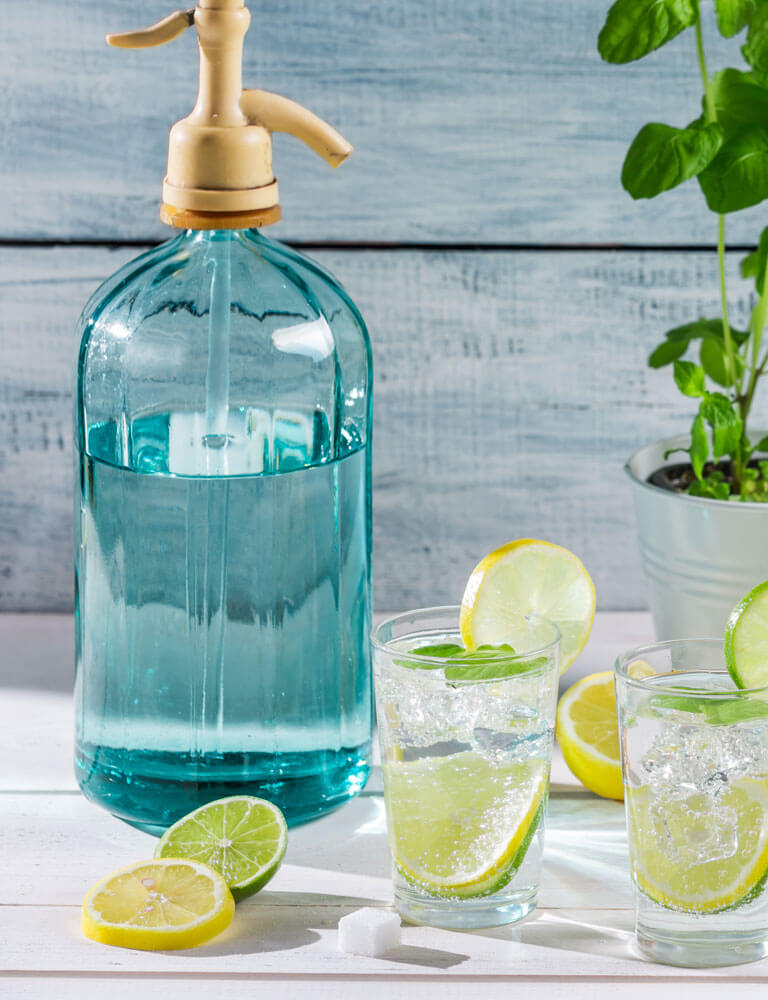 Manhertz Szikv&iacute;z - Egyedi weboldal készítés - Creative Site